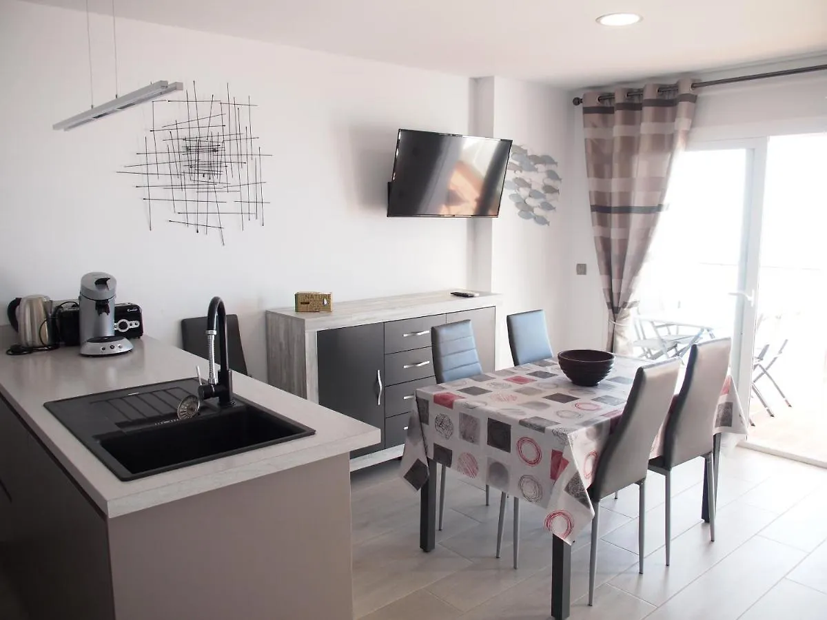 Miramar M24A Apartment Roses